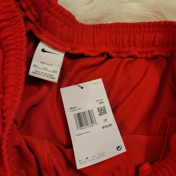 Nike Dri-Fit Standard Issue 8" French Terry Basketball shorts - red - Picture 12 of 16